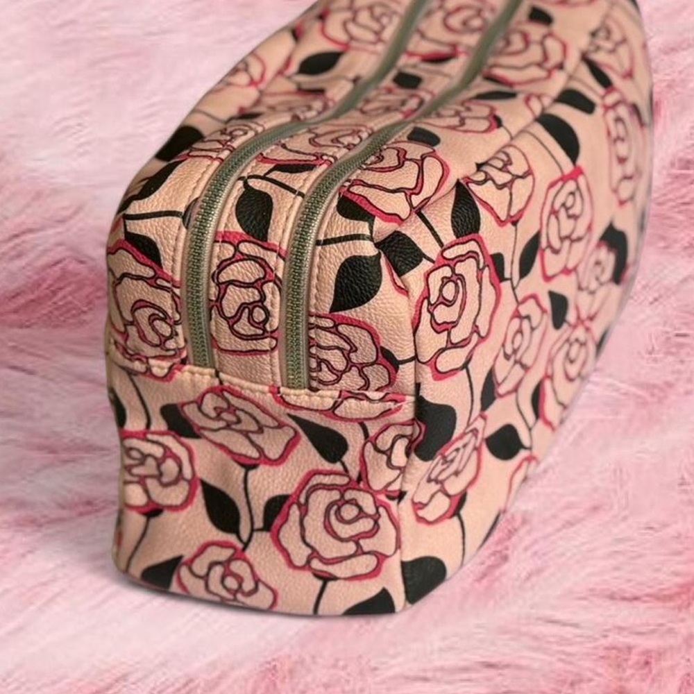 Betsey Johnson Large Pink Rose Floral Makeup Bag Travel Pouch Faux Vegan Leather - Picture 3 of 5